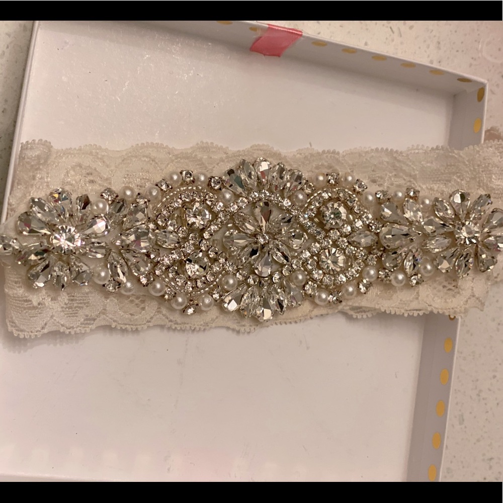 Beautiful Art Deco lace garder